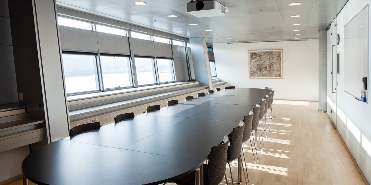 Mødelokale Holberg, Den Sorte Diamant