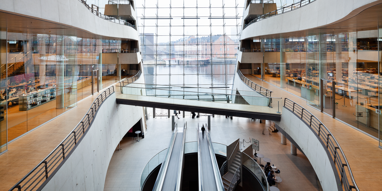 Interior The Black Diamond