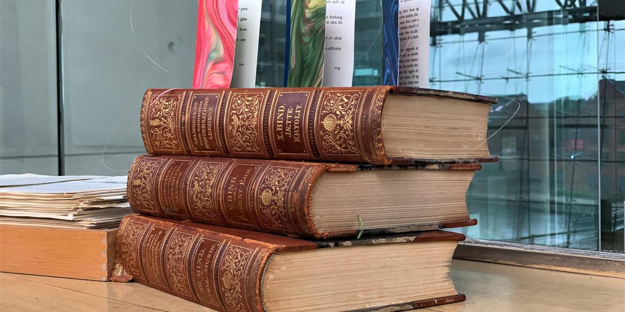 In the large books you can learn about ex libris and find inspiration.