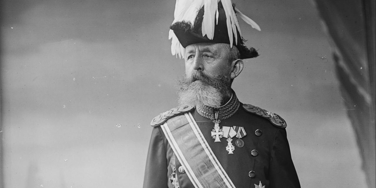 Portrætfotografi af en ældre herre i uniform.