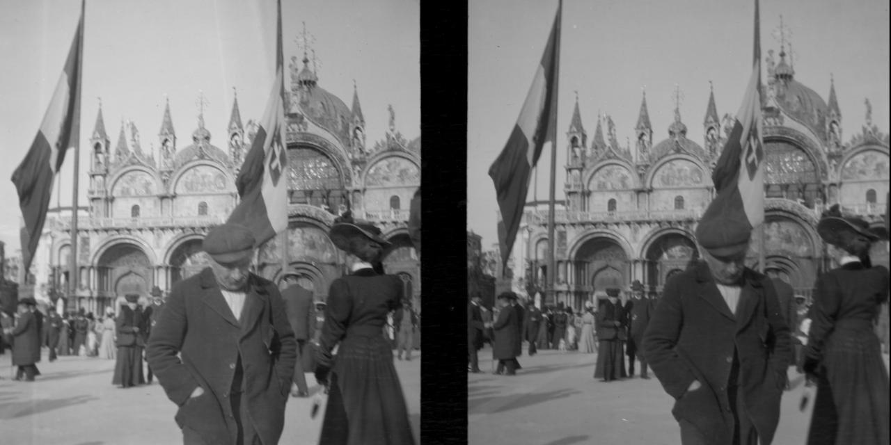 Fotografi af en mand i en park, der tager et fotografi
