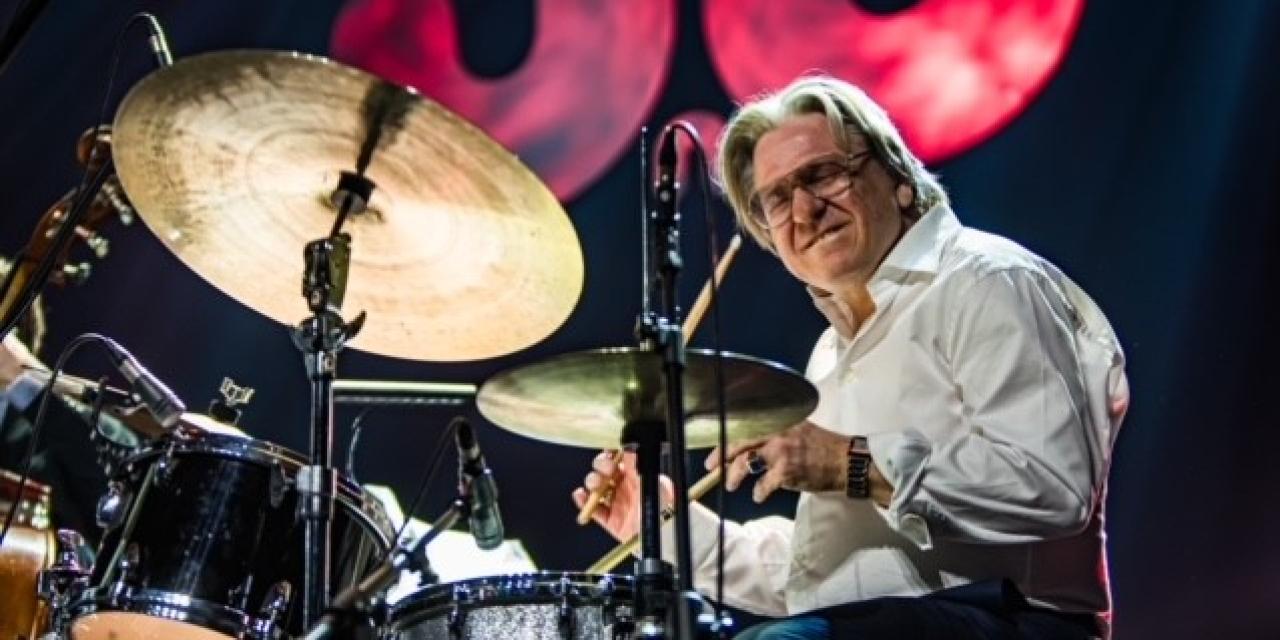 Anders Mogensen på trommer