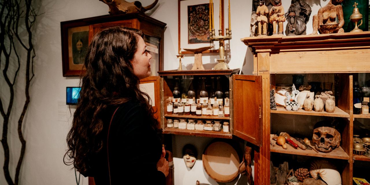 Gæst i udstillingen Mellem Himmel og Jord - i Dannie Druehylds værksted