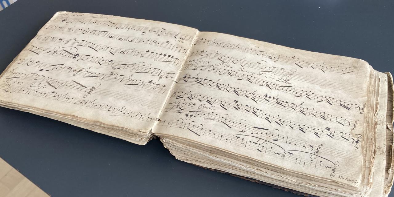 Billede af Jacob spillemands gamle nodebog. Side med noder.