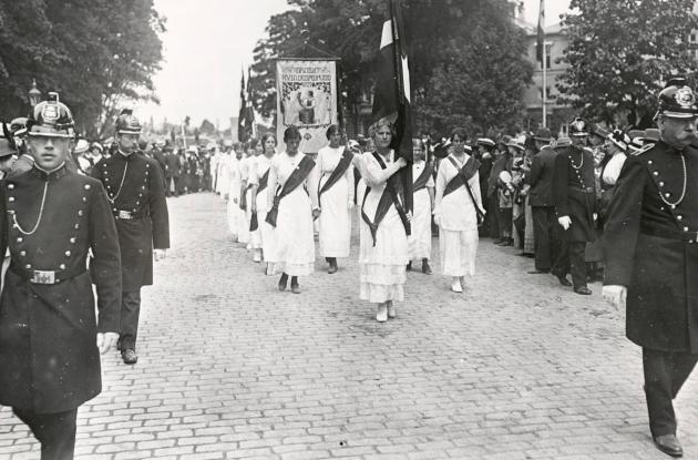 The suffrage procession in the streets of Copenhagen.