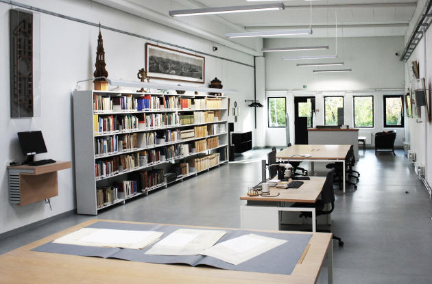 Interior from the Art Library's study hall in Søborg