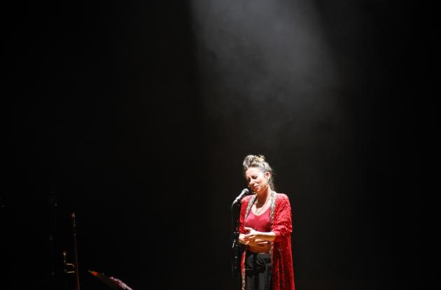 Photo of singer Paloma Pradal from her concert in The Black Diamond in 2022.