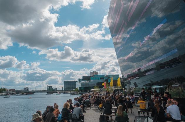 Photo of the waterfront in front of the Diamond taken in connection with the Friday jazz event in 2022.