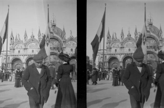 Fotografi af en mand i en park, der tager et fotografi