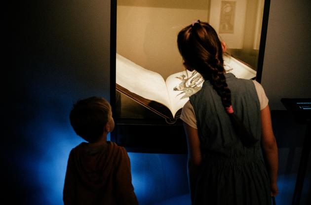 Children in the Treasure Exhibition