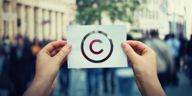 Papir med copyrightsymbol