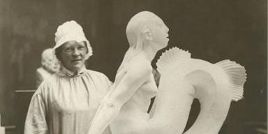 Anne Marie Nielsen ved den lille havfrue