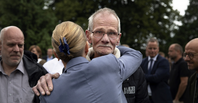 Årets pressefoto 2019: Statsminister Mette Frediksen omfavner repræsentant for Godhavnsdrengene