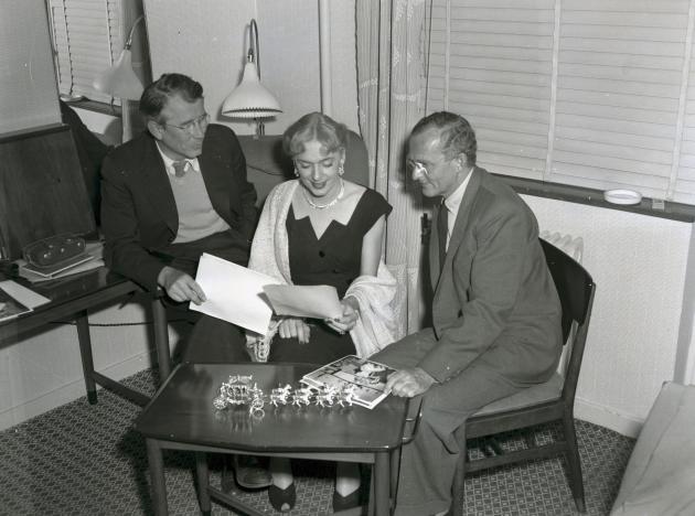 Christine Jorgensen, psychiatrist Georg Stürup and doctor Christian Hamburger look at papers