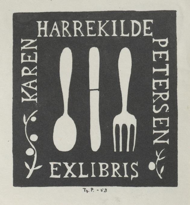 Karen Harrekilde Petersens Exlibris. Navn og illustration af ske, kniv og gaffel.