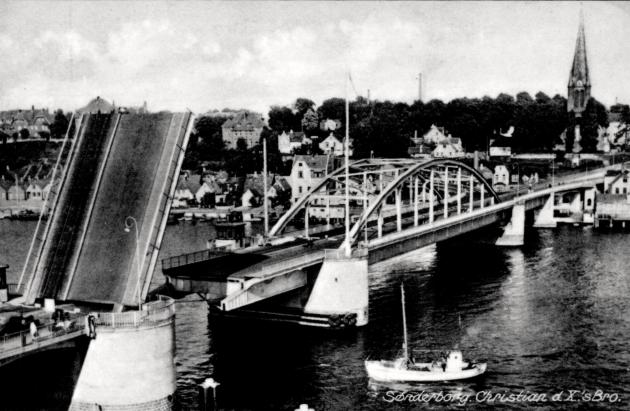 Postkort med billede af Christian d. X’s bro ved Sønderborg.