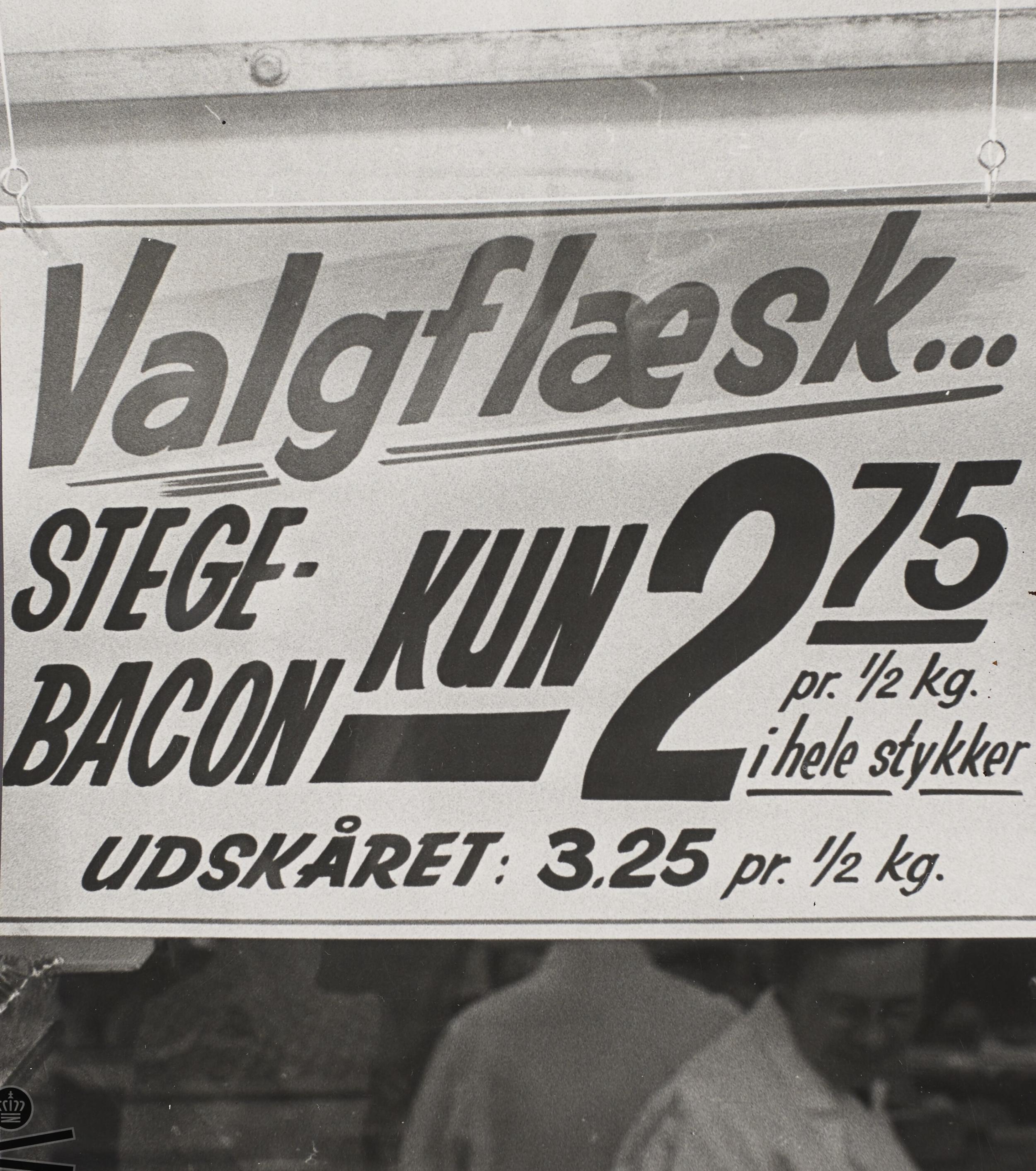 Reklameskilt med valgflæsk på tilbud