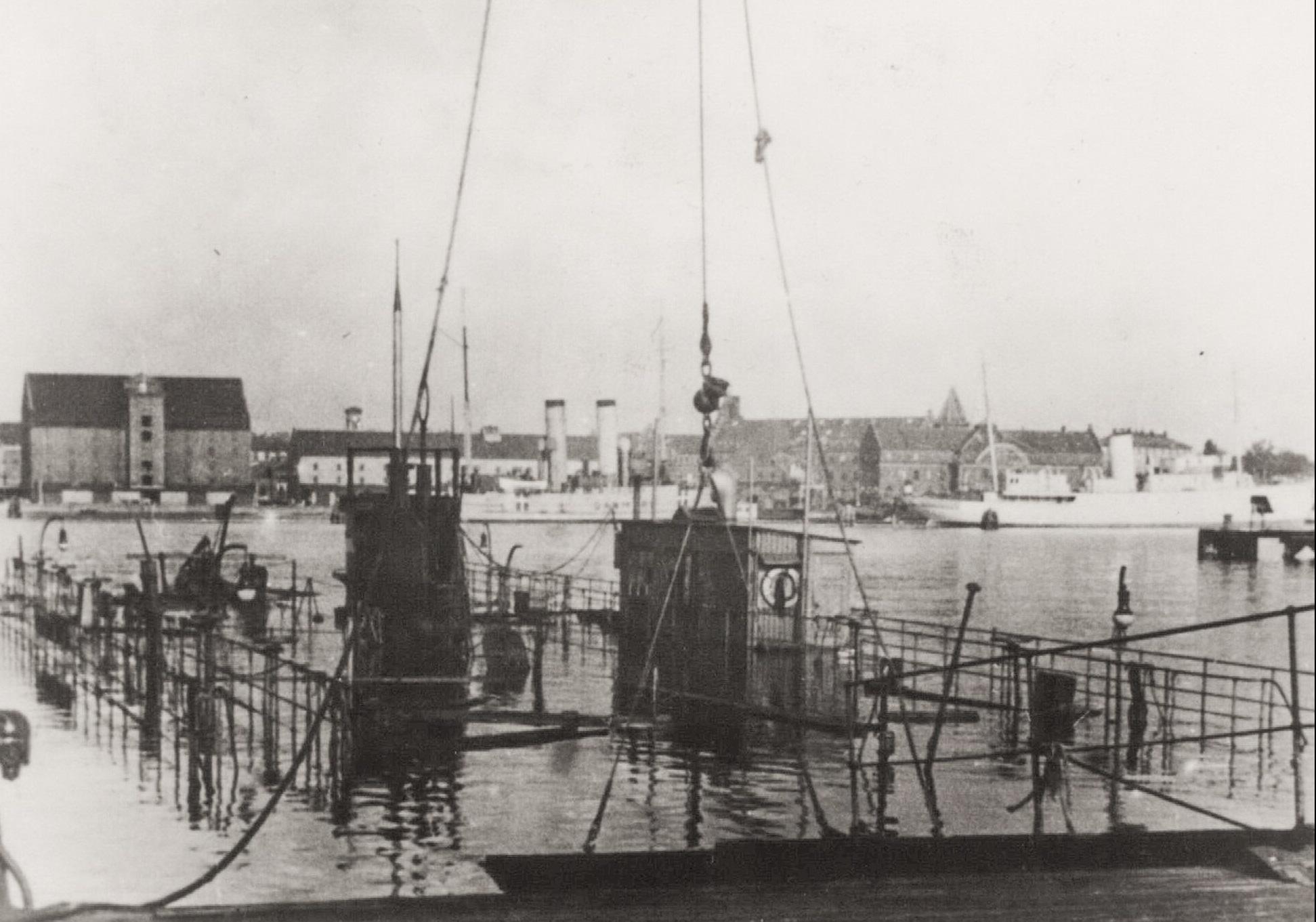 Fotografi af et sænket skib.