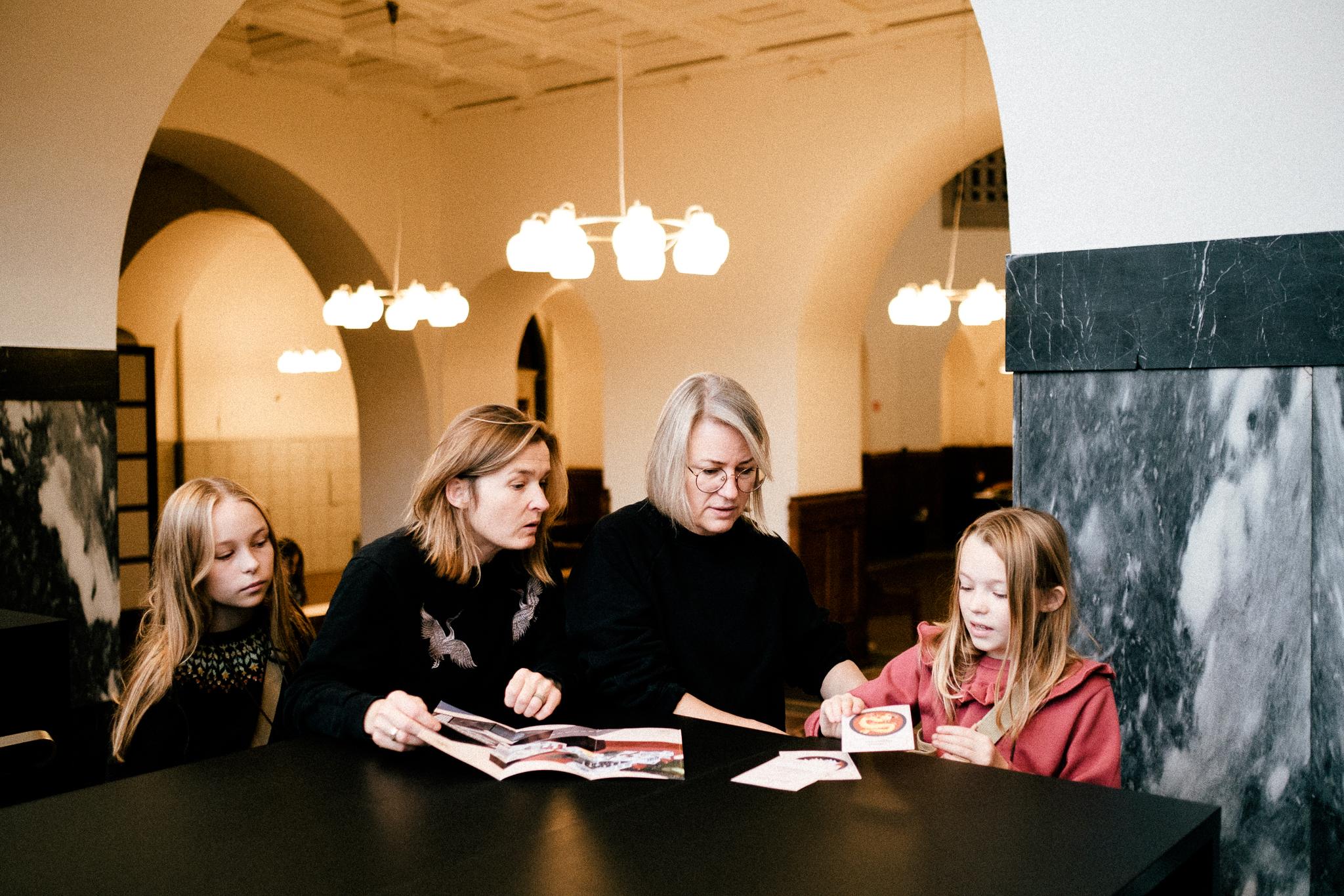 Børn og voksne på Den Store Diamantjagt