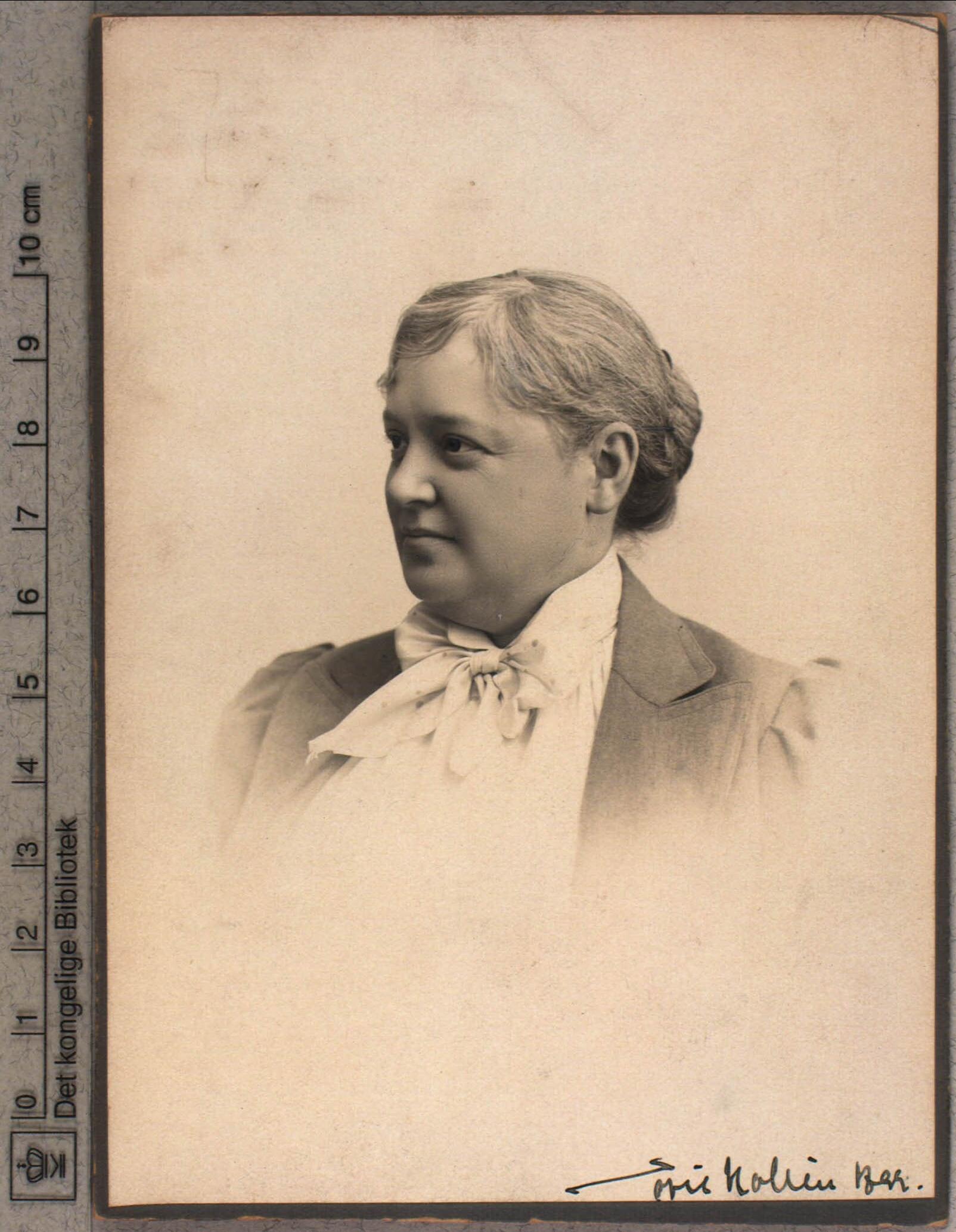 Portrait of Sophie Holten.