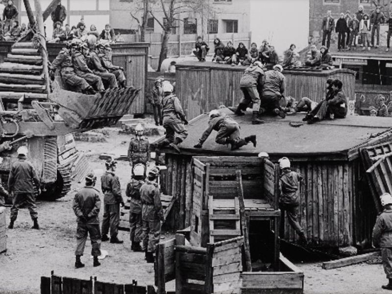 Kampklædt politi på Bryggeren på Nørrebro, 1980.