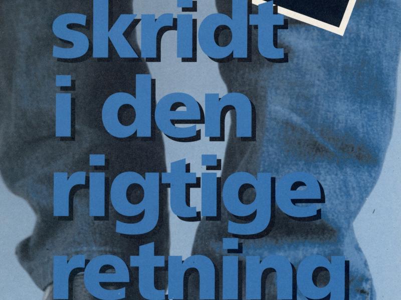 Partiprogram med foto af sko, der går, med tekst: "10 skridt i den rigtige retning."