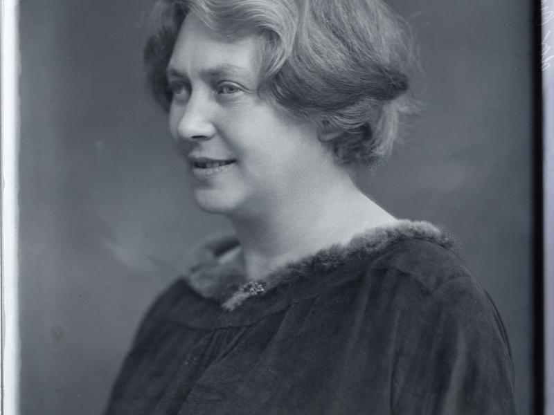 Portrait of the author Karin Michaëlis 