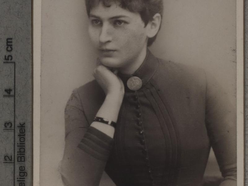 Portræt af Gabriele Jacobsen.