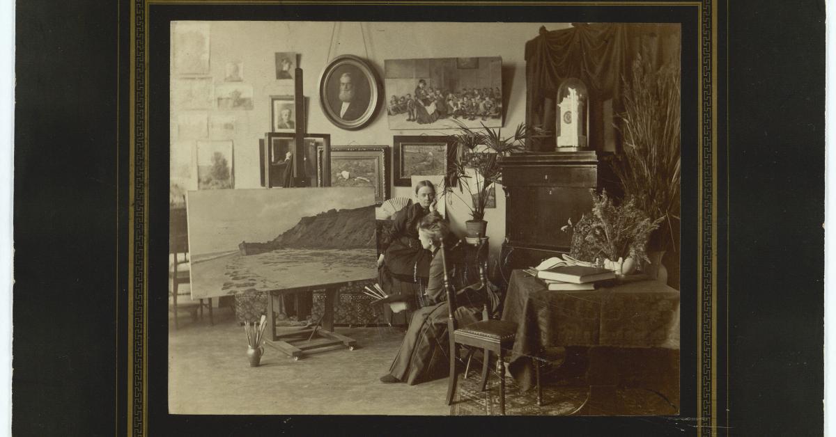 Mary Steen's photograph of the painters Emilie Mundt and Marie Luplau in their studio